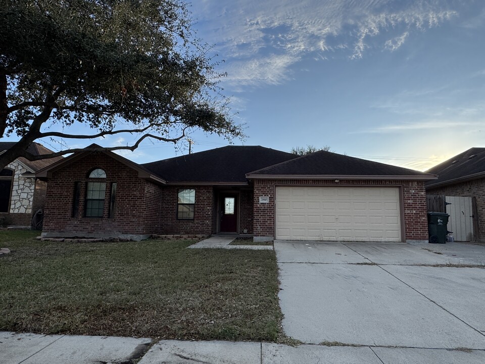 2810 Yeager Dr in Corpus Christi, TX - Building Photo