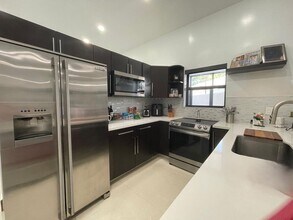 5811 Brighton Ln in Davie, FL - Building Photo - Building Photo