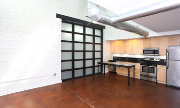 Miller Lofts in Richmond, VA - Building Photo - Interior Photo