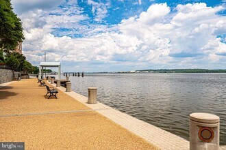 17 Alexander St in Alexandria, VA - Building Photo - Building Photo