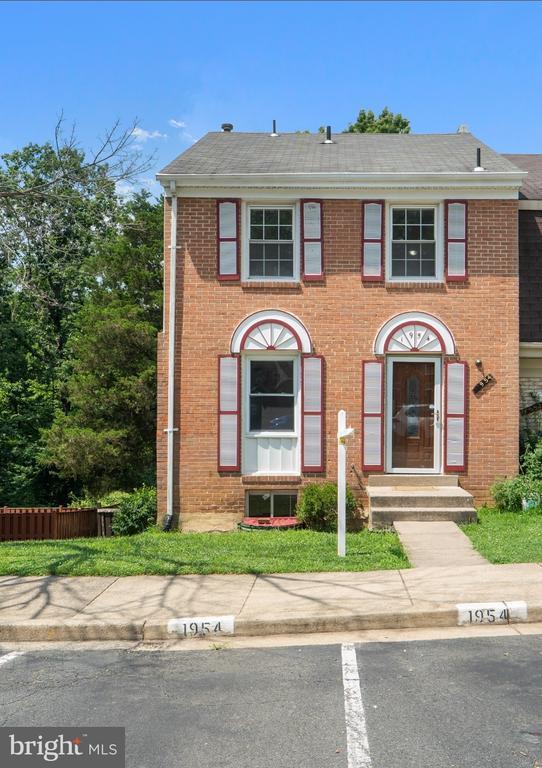 property at 1954 Mayflower Dr