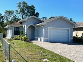 12219 De Moya Dr in Ft. Myers, FL - Building Photo
