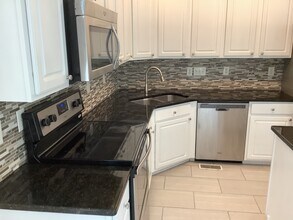 2106 Forest Edge Dr in Greensboro, NC - Building Photo - Building Photo
