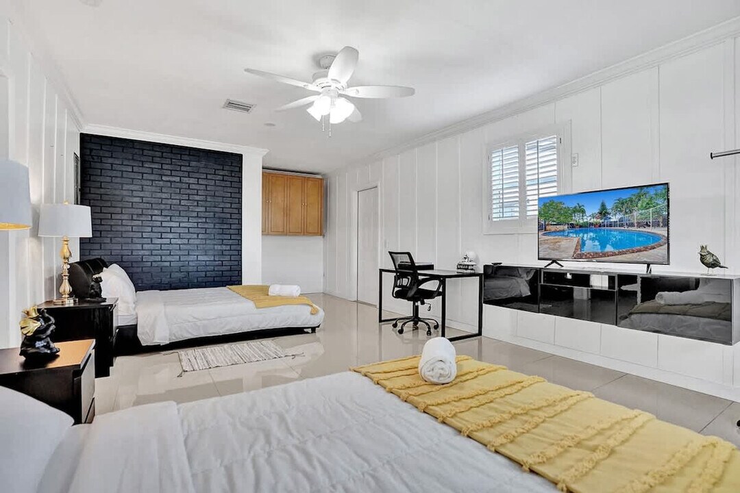 1704 N 53rd Ave in Hollywood, FL - Building Photo