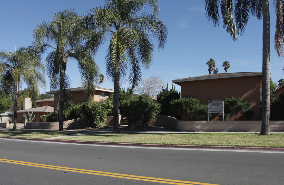 Hacienda in Riverside, CA - Foto de edificio