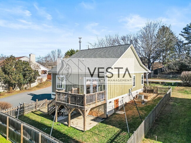 4 Lola Lilly Pl in Asheville, NC - Building Photo - Building Photo