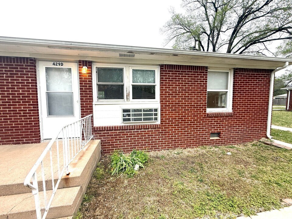 429 SE 11th St in Newton, KS - Building Photo