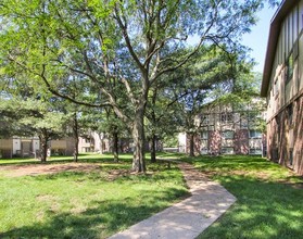 Nottingham Place Apartments in Kalamazoo, MI - Building Photo - Building Photo