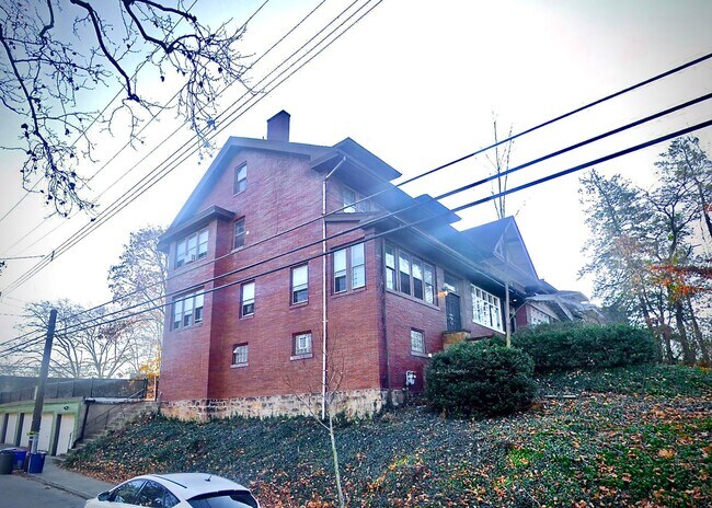 property at 1601 Beechwood Blvd