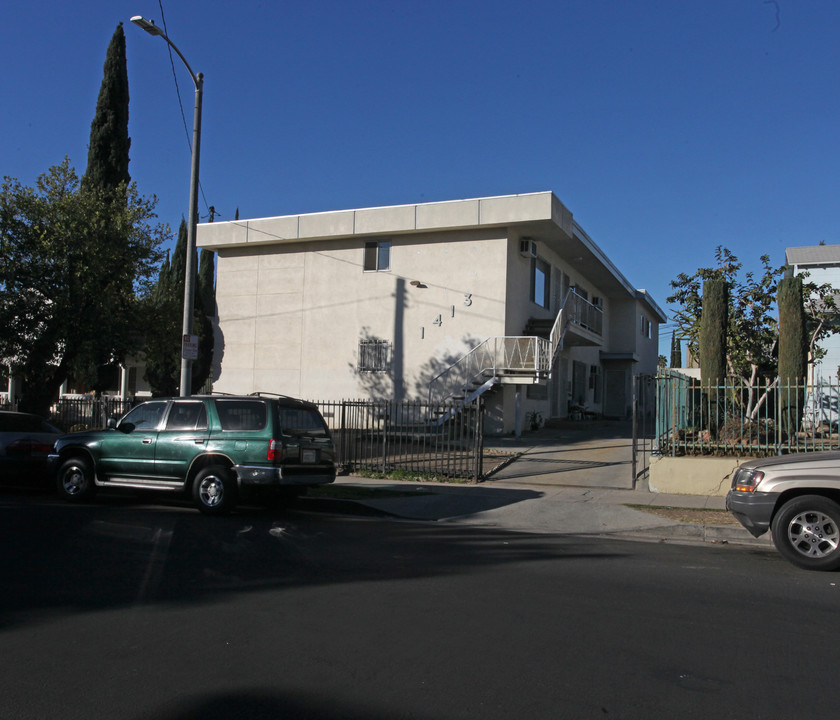 1413 N Kenmore Ave in Los Angeles, CA - Foto de edificio