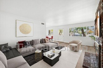 375 Woodland Pl in Costa Mesa, CA - Building Photo - Building Photo