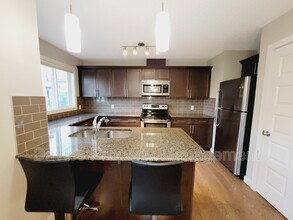 1784 Cunningham Way SW in Edmonton, AB - Building Photo - Building Photo