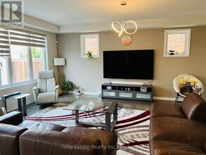 212 Spring Creek Dr in Hamilton, ON - Building Photo - Building Photo