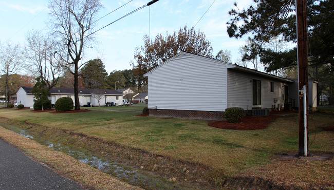 404-408 Powell St in Smithfield, NC - Building Photo - Building Photo