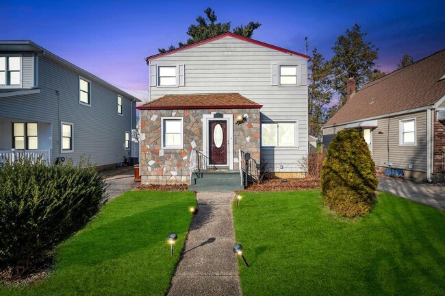 property at 627-610 10th Ave