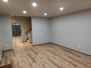 17213 Gravenstein Rd in Bothell, WA - Building Photo - Building Photo