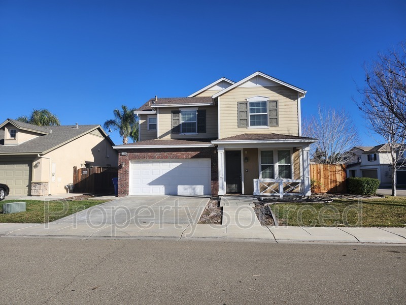 1688 Gathering Ln in Manteca, CA - Building Photo