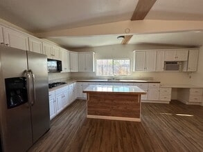 49650 Pierce Dr in Oakhurst, CA - Building Photo - Building Photo