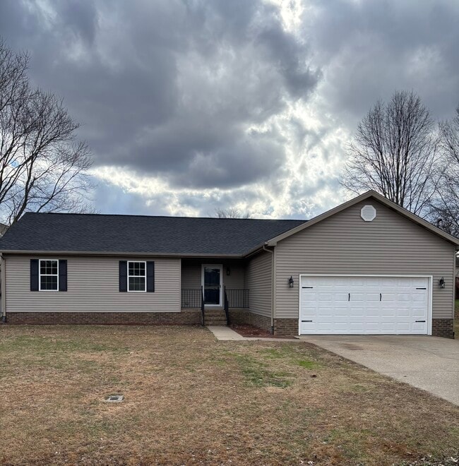 648 Prince Phillip Way in Madisonville, KY - Foto de edificio - Building Photo