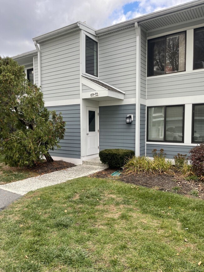 69 Lawson Ln in Ridgefield, CT - Building Photo - Building Photo