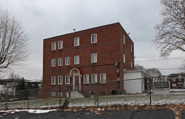 810 Cypress Way in Glassport, PA - Foto de edificio - Building Photo