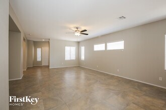 8900 Magnolia Point Ct in Las Vegas, NV - Building Photo - Building Photo