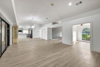 1185 SW Bent Pine Cove in Port St. Lucie, FL - Building Photo - Building Photo