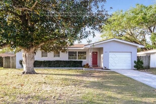 2359 Eastwood Dr in Clearwater, FL - Building Photo