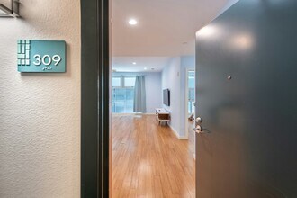 630 W 6th St in Los Angeles, CA - Building Photo - Building Photo
