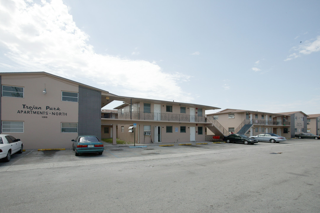 Trojan Park Apartments in Hialeah, FL - Building Photo