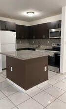 4680 NW 102nd Ave in Doral, FL - Foto de edificio - Building Photo