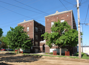 Artist's Avenue in Lansing, MI - Building Photo - Building Photo