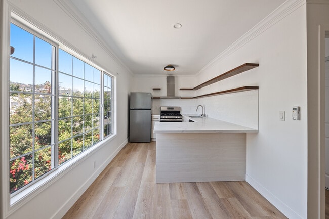 property at 1008 N Stanley Ave
