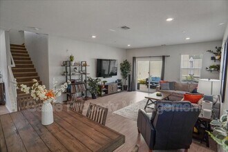 27490 Daffodil Ct in Santa Clarita, CA - Building Photo - Building Photo