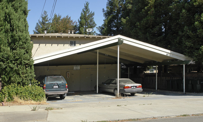 221-227 Green St in Martinez, CA - Foto de edificio - Building Photo