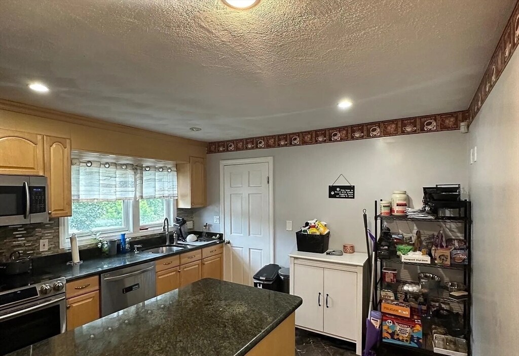 73 Almont St in Medford, MA - Building Photo