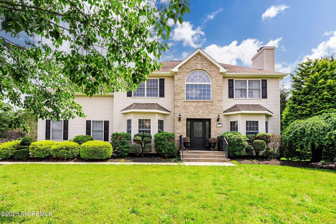 210 Rivers Glen Terrace in Toms River, NJ - Building Photo
