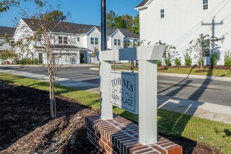 Townes at Park Place in Wilmington, NC - Building Photo - Building Photo