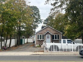 178 Commack Rd in Deer Park, NY - Building Photo