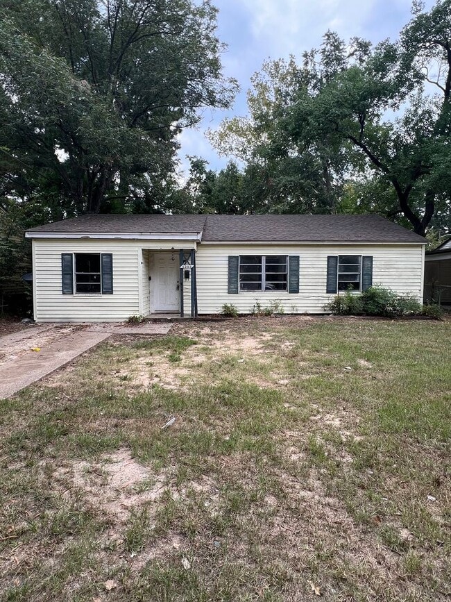 property at 6209 Canal Blvd