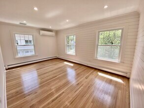 40 E Maple St in New Canaan, CT - Building Photo - Building Photo