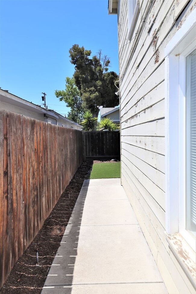 812a Cleveland St in Redwood City, CA - Building Photo - Building Photo