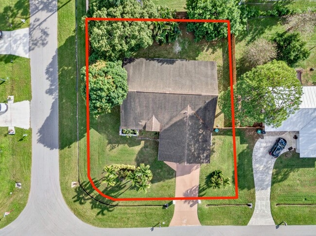 property at 566 SE Damask Ave