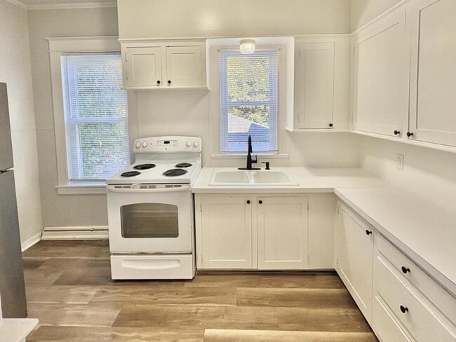 107 Brook St in Sanford, ME - Building Photo - Building Photo