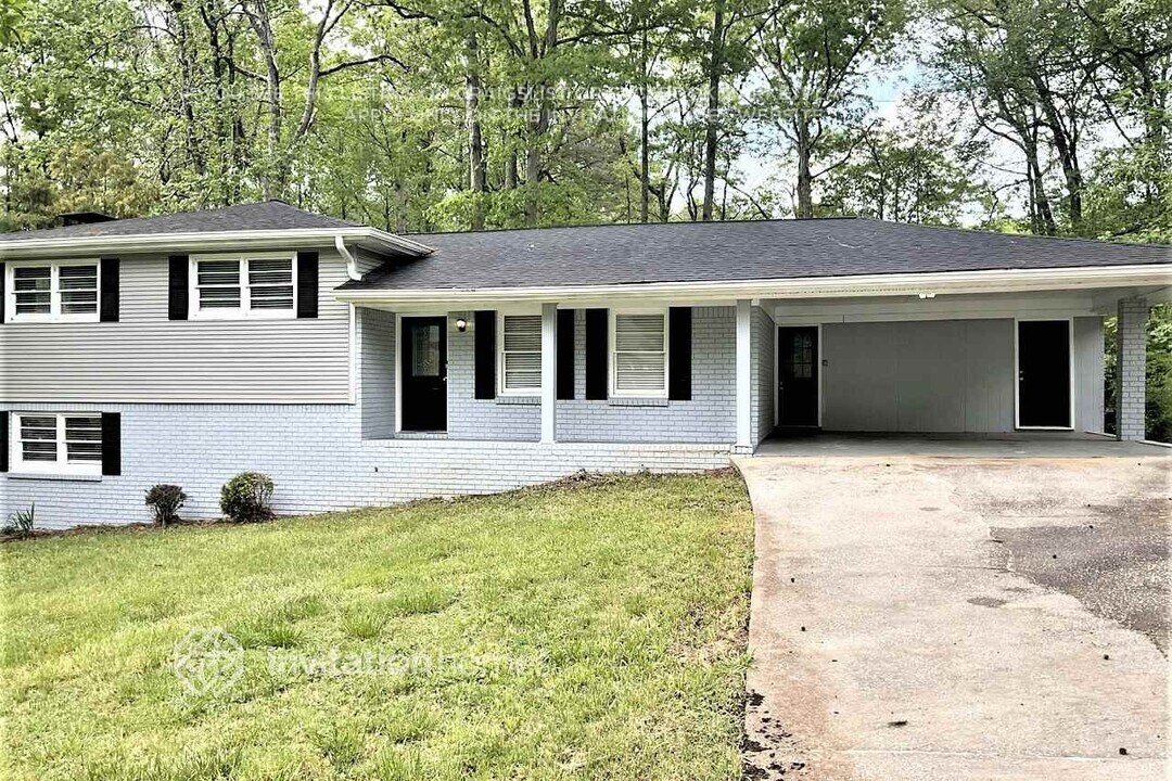 7280 Hollyhock Dr in Douglasville, GA - Building Photo