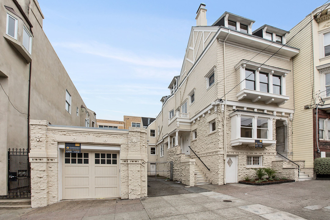 1720-1724 Larkin St in San Francisco, CA - Building Photo