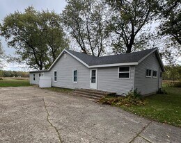 4165 Lincoln Ave in St. Joseph, MI - Building Photo