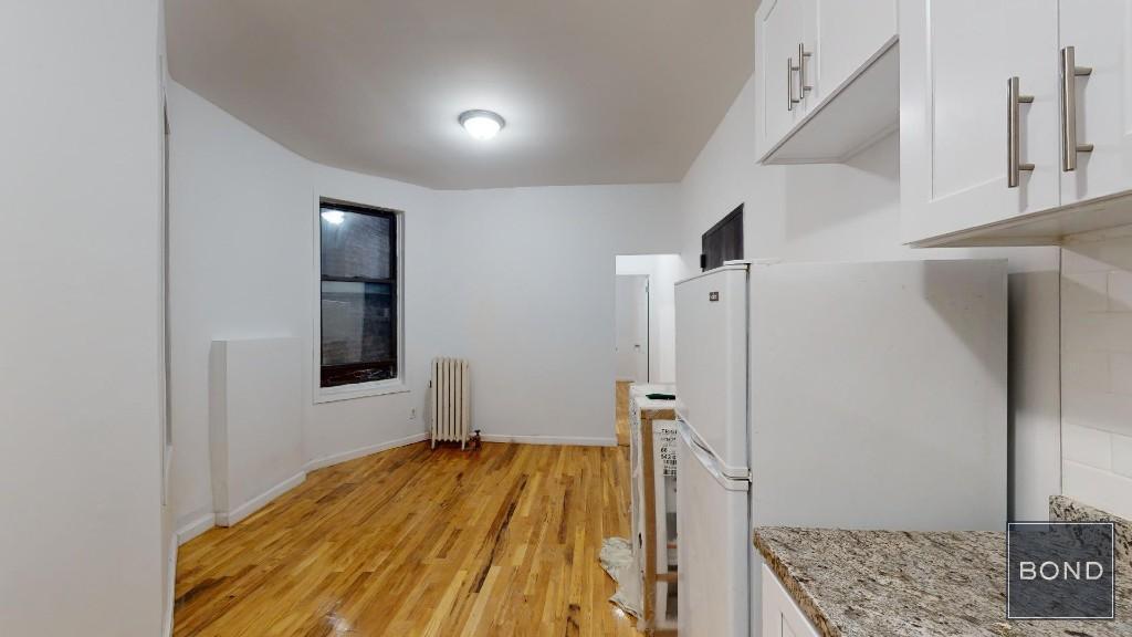 139 W 28th St in New York, NY - Building Photo