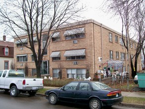 214 N 4th Ave in South St. Paul, MN - Foto de edificio - Building Photo