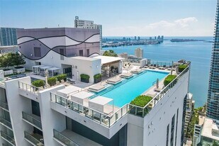 1010 Brickell Ave in Miami, FL - Building Photo
